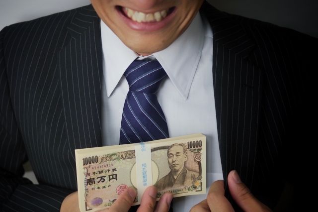ヤミ金業者は金をせしめてほくそ笑む。糸魚川市の闇金被害の相談は弁護士や司法書士に無料でできます